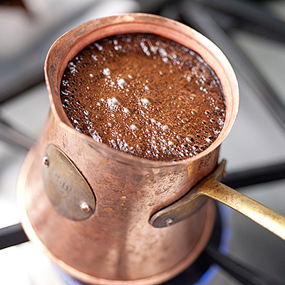 Готовим кофе в турке